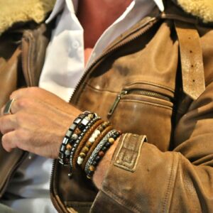 Alternative view of Herrenarmband Doppelgeflochtenes graues Leder und antikes Stahlfinish